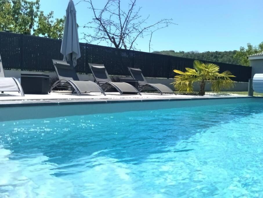 Chambre & Sdb Privee Avec Piscine En Bord De Via Rhona Sarras Exterior photo